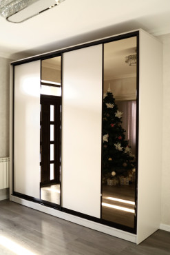 Шафа в передпокій