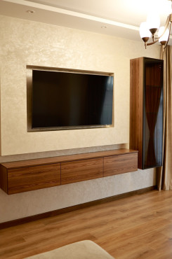 Навісні тумба та шафа у вітальню