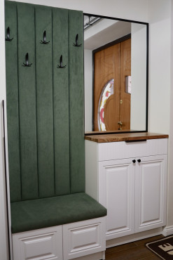 Передпокій та вітальня